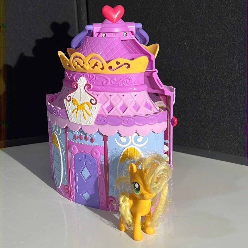 My Little Pony Boutique Playhouse Case with Doll (2014)